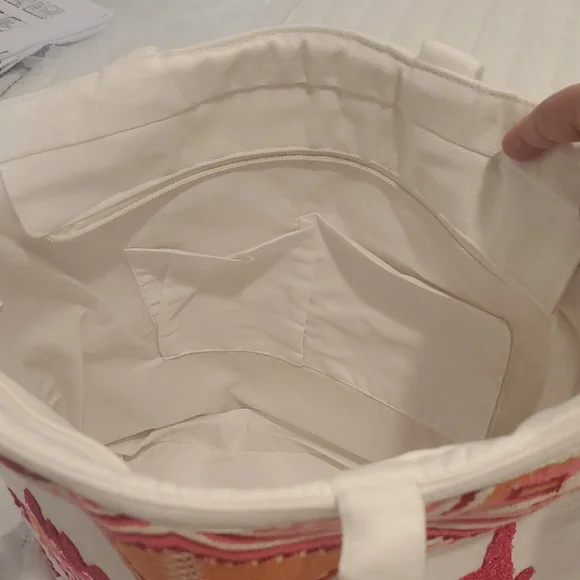 509 Broadway Pink and Orange Geometric Weekend Tote (37) - Picture 3 of 6